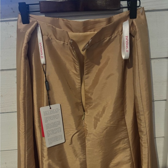 JJs House Butter Yellow Elegant Women's Satin Skirt, waist 35( women’s 16-18) - Picture 8 of 11